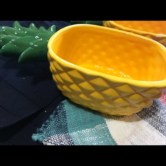 Pineapple Serving Bowl. Set of 2. Yellow & Green. - Picture 2 of 3